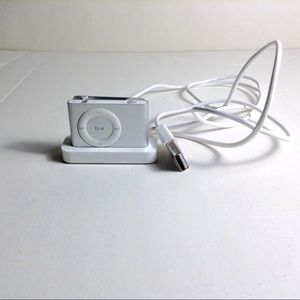 SOLD Apple iPod Shuffle 1 GB 2nd Gen Silver